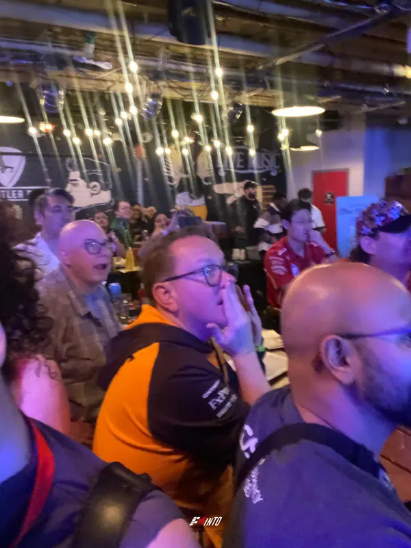 Tense faces at the tables in the closing laps